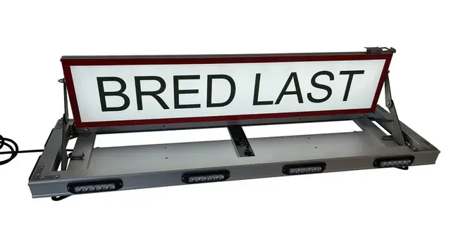 LUMARY varsellysbjelke 1159 mm med lysskilt «Bred Last» 