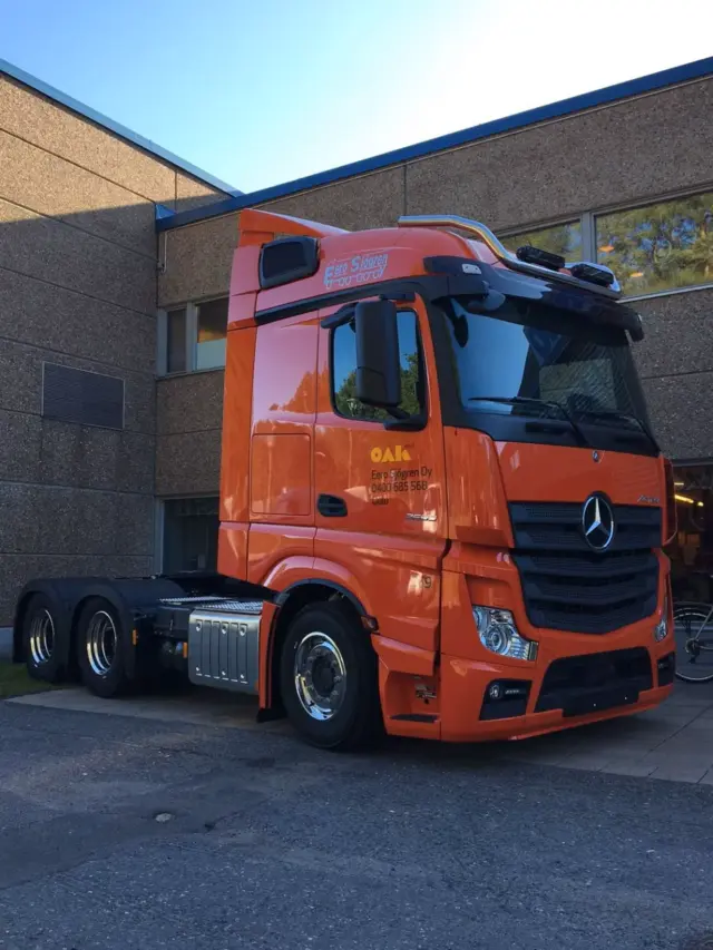 RST Basic V02 takbøyle m/4 9"-fester f/Mercedes-Benz Actros 2,5m StreamSpace 