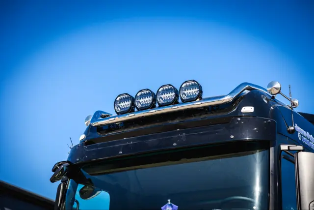 RST Basic V18 takbøyle m/6 9"-fester f/Mercedes-Benz Actros 2,5m BigSpace 