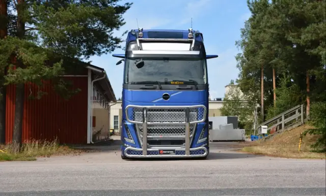 RST Freeway V37 frontbøyle m/6 9"-fester f/Volvo FH 21-> med lav fanger 