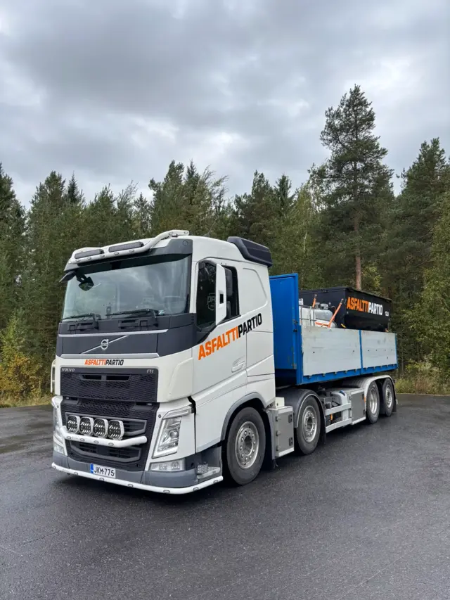 RST Basic V09 takbøyle m/6 9"-fester f/Volvo NorCab FH (Aero) 13-, FM/FMX 21- 