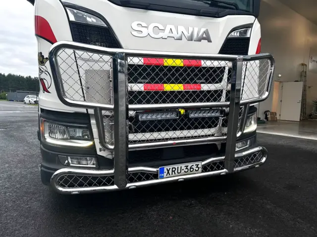 RST Freeway V69 frontbøyle m/6 9"-fester f/Scania NextGen R/S med høy fanger 