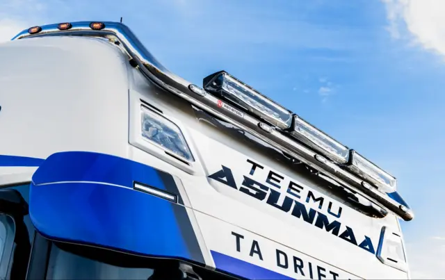 RST Basic V47 takbøyle m/7 9"-fester f/Scania NextGen Highline 