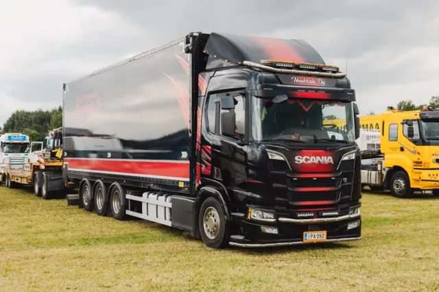 RST Basic V30 takbøyle m/6 9"-fester f/Scania NextGen Normal Cab 