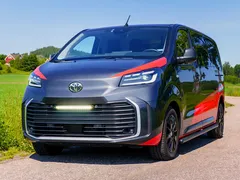 LAZER Toyota Proace 2023-> Grillkit med Linear18 Elite