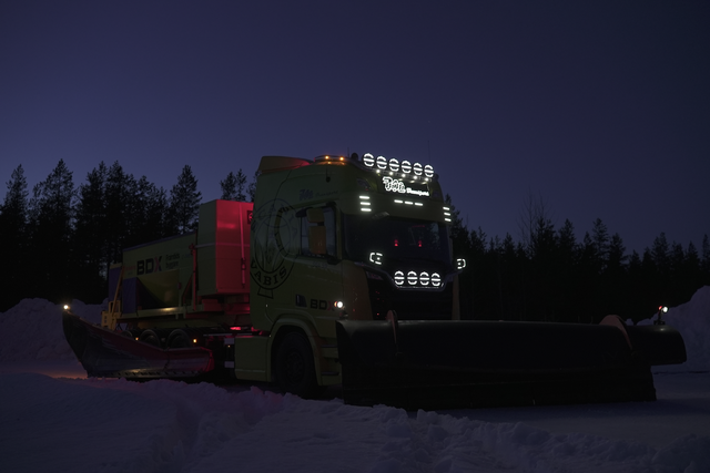 OZZ XH1 brøytelys H/V 150x150/215mm 4 LED, nærlys og fjernlys m/varme 