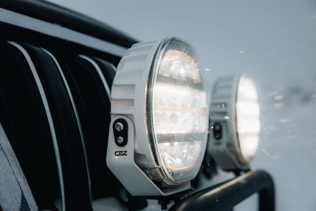OZZ XR3 P9" fjernlys m/varsellys Helhvit 16 LED, parklys, 15000 lumen, R65 