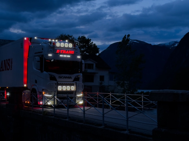 OZZ XR2 P9" fjernlys Sort 16 LED, m/parklys, 15000 lumen 