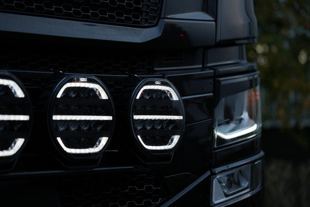 OZZ XR2 P9" fjernlys Sort 16 LED, m/parklys, 15000 lumen 