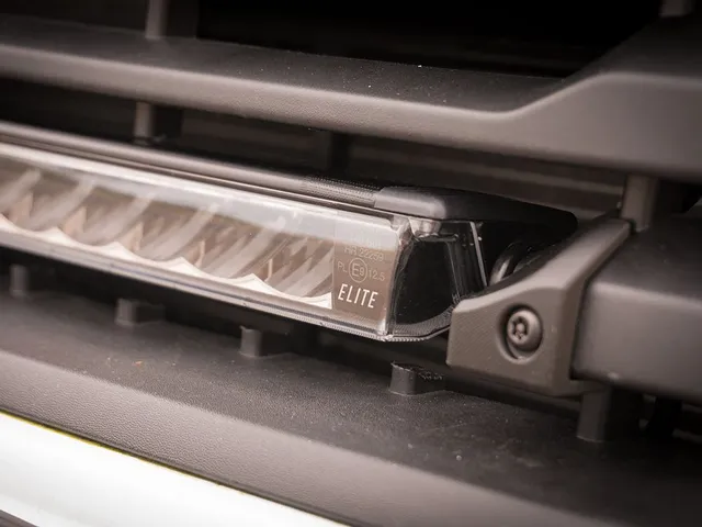LAZER Ford Transit Courier 2023-> Grillkit med Glide Elite 52cm 