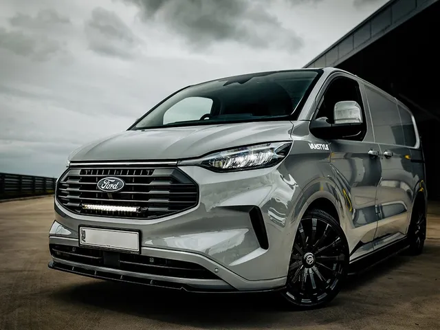 LAZER Ford Transit Custom 2024-> Grillkit med Glide Elite 52cm 