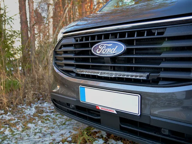 LAZER Ford Transit Custom 2024-> Grillkit med Glide Elite 52cm 