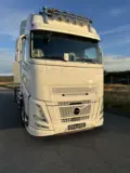 Fjernlyspakke med OZZ XB1 P27" (sort) for Volvo FH Aero