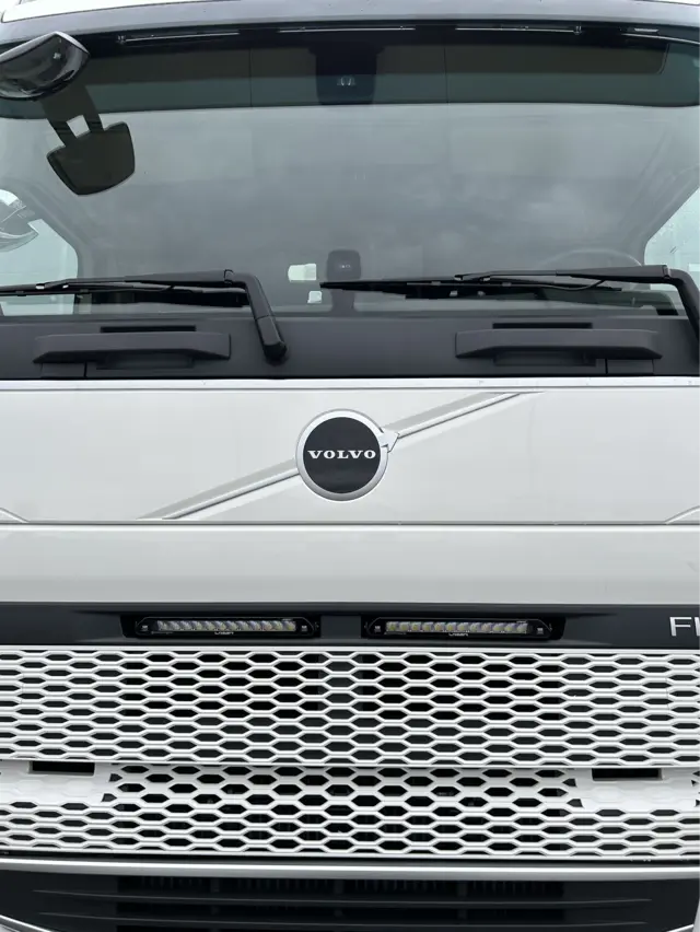 Fjernlyspakke med LAZER LINEAR12 P Elite 382mm, for Volvo FH og FH16 2021-> 