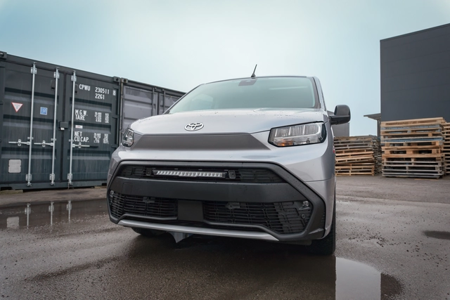 LAZER Toyota Proace City 2023-> Grillkit med Linear18 Elite+ 52cm 