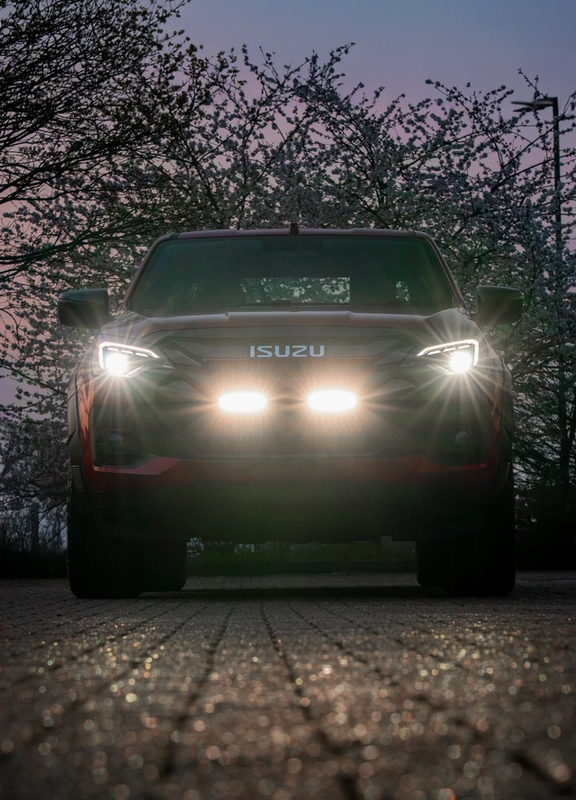 LAZER Isuzu D-MAX 2025-> Grillkit med 2 stk. Linear-6 Elite 