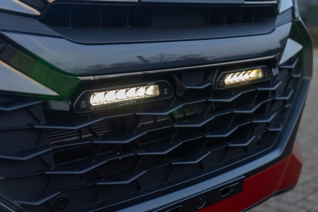 LAZER Isuzu D-MAX 2025-> Grillkit med 2 stk. Linear-6 Elite 