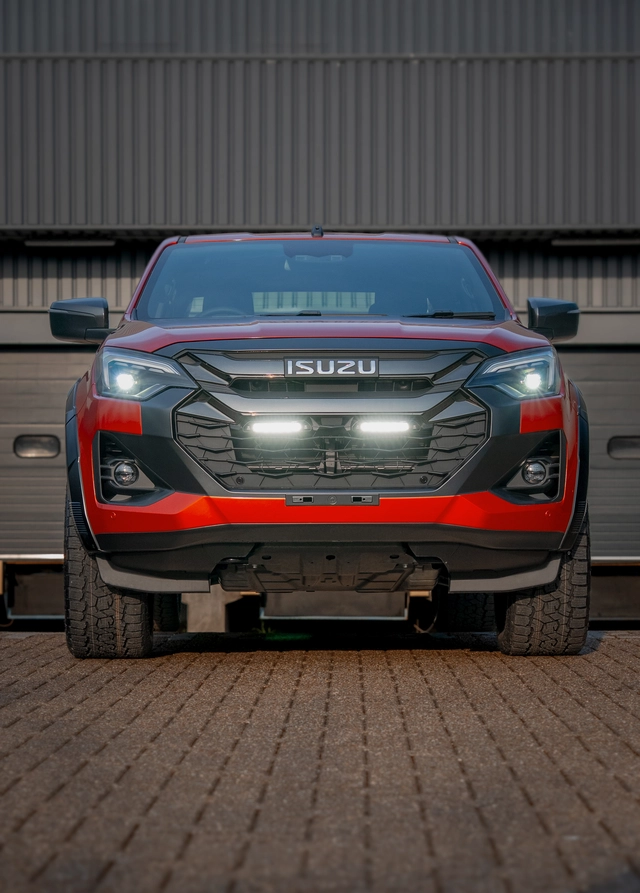 LAZER Isuzu D-MAX 2025-> Grillkit med 2 stk. Linear-6 Elite 