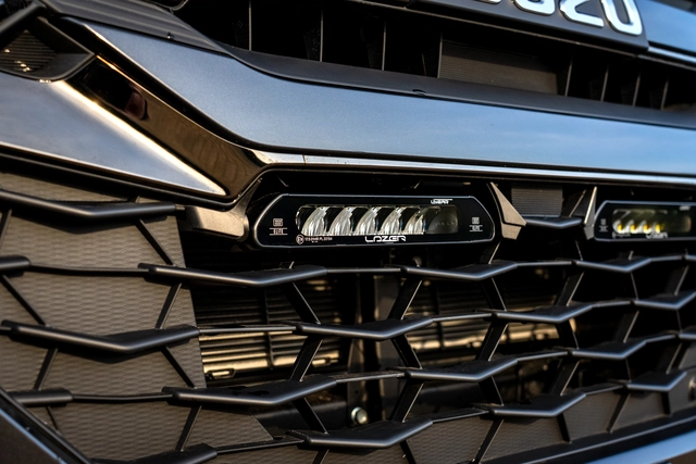 LAZER Isuzu D-MAX 2025-> Grillkit med 2 stk. Linear-6 Elite 