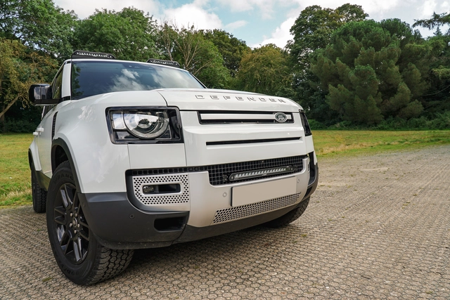LAZER Grill-braketter f/ Land Rover Defender 20-> (t/Linear18) 