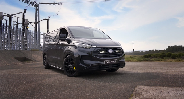LAZER Ford Transit Custom 2024-> Grillkit med LAZER TR750P Gen2 